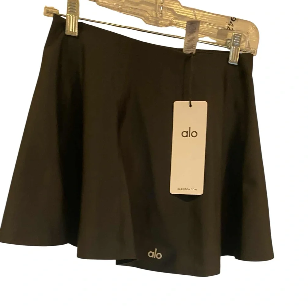 NWT Alo yoga airlift down the line tennis skirt BLACK Size: S